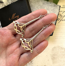 Cargar imagen en el visor de la galería, Vintage Sterling Silver Art Nouveau Style Long Drop Earrings