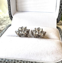 Charger l'image dans la galerie, Antique Art Deco 1.25ct White Spinel Cluster Flower Earrings. Vintage 1930s 9ct White Gold Screw Back Daisy Cluster Stud Earrings.