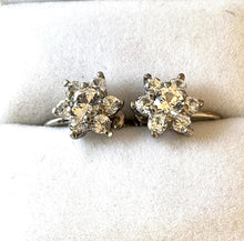 Charger l'image dans la galerie, Antique Art Deco 1.25ct White Spinel Cluster Flower Earrings. Vintage 1930s 9ct White Gold Screw Back Daisy Cluster Stud Earrings.