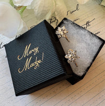 Cargar imagen en el visor de la galería, Antique Art Deco 9ct Gold White Zircon Cluster Earrings : Screw Back
