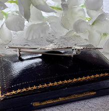 Carica l'immagine nel visualizzatore di Gallery, Vintage Scottish Silver Celtic Shield & Sword Brooch, Alexander Ritchie. Sterling Silver Traditional Scottish Lapel Pin/Small Kilt Pin