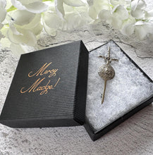 Carica l'immagine nel visualizzatore di Gallery, Vintage Scottish Silver Celtic Shield & Sword Brooch, Alexander Ritchie. Sterling Silver Traditional Scottish Lapel Pin/Small Kilt Pin