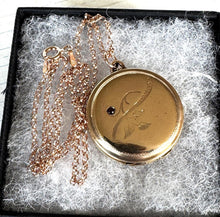 画像をギャラリービューアに読み込む, Antique Edwardian Rolled Rose Gold Ruby Locket on Chain, Kollmar & Jourdan, Germany. Floral Engraved Round Photo Locket Pendant Necklace