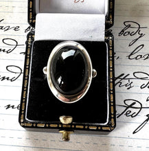 画像をギャラリービューアに読み込む, Vintage Whitby Jet Sterling Silver Ring. Large English Jet Cabochon Cocktail Ring. Chunky 1980's Black Gemstone Statement Ring, M-1/2/6-1/2