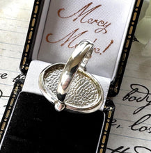 画像をギャラリービューアに読み込む, Vintage Whitby Jet Sterling Silver Ring. Large English Jet Cabochon Cocktail Ring. Chunky 1980's Black Gemstone Statement Ring, M-1/2/6-1/2
