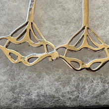 Cargar imagen en el visor de la galería, Vintage Sterling Silver Art Nouveau Style Long Drop Earrings