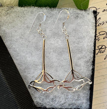 Cargar imagen en el visor de la galería, Vintage Sterling Silver Art Nouveau Style Long Drop Earrings