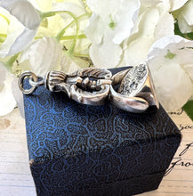 画像をギャラリービューアに読み込む, Rare Georgian Silver Triple Seal Swivel Fob Pendant with Family Crests. Large Antique Sterling Silver Engraved Intaglio Wax Seal Spinner Fob
