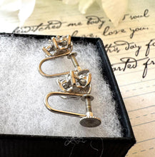 Cargar imagen en el visor de la galería, Antique Art Deco 9ct Gold White Zircon Cluster Earrings : Screw Back