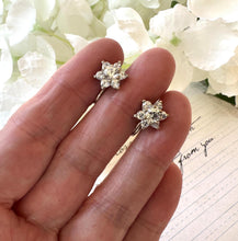 Cargar imagen en el visor de la galería, Antique Art Deco 9ct Gold White Zircon Cluster Earrings : Screw Back