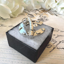 Carica l'immagine nel visualizzatore di Gallery, Victorian Sterling Silver Horseshoe & Whip Brooch