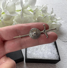 Carica l'immagine nel visualizzatore di Gallery, Vintage Scottish Silver Celtic Shield & Sword Brooch, Alexander Ritchie. Sterling Silver Traditional Scottish Lapel Pin/Small Kilt Pin