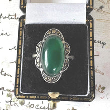 Carica l'immagine nel visualizzatore di Gallery, Art Deco Green Chrysoprase Cabochon Silver Ring