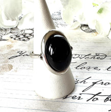 画像をギャラリービューアに読み込む, Vintage Whitby Jet Sterling Silver Ring. Large English Jet Cabochon Cocktail Ring. Chunky 1980's Black Gemstone Statement Ring, M-1/2/6-1/2