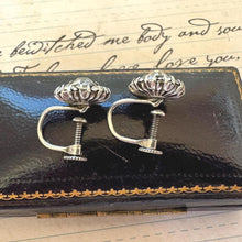 Cargar imagen en el visor de la galería, Antique Sterling Silver Paste Diamond Cluster Daisy Earrings. Edwardian/Art Deco Screw Back Stud Earrings. Antique Paste Gemstone Jewellery