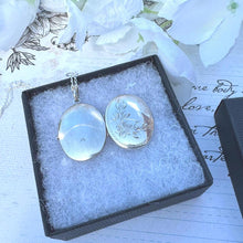 Carica l'immagine nel visualizzatore di Gallery, Vintage 1970s Engraved Forget-Me-Not Sterling Silver Locket Pendant Necklace. Art Nouveau Style Oval Photo Locket & Chain