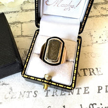Carica l'immagine nel visualizzatore di Gallery, Georgian 18ct Gold Hairwork Mourning Ring Inscribed Lady Knatchbull 1799