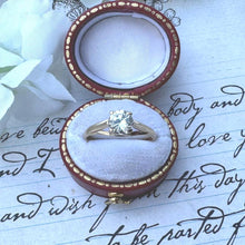 Cargar imagen en el visor de la galería, Vintage 9ct Yellow Gold Kiss Setting CZ Crystal 1.0ct Solitaire Ring. Classic 1980s Simulated Diamond Engagement Ring, Size UK O/ US 7