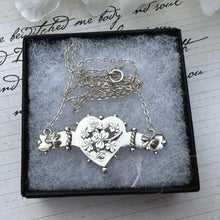 Carica l'immagine nel visualizzatore di Gallery, Victorian Sterling Silver Heart & Shamrock Sweetheart Necklace, Dated 1900. High Quality Antique Upcycled Sustainable Jewellery