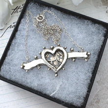 Carica l'immagine nel visualizzatore di Gallery, Victorian Sterling Silver Heart & Shamrock Sweetheart Necklace, Dated 1900. High Quality Antique Upcycled Sustainable Jewellery