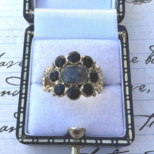 Lade das Bild in den Galerie-Viewer, Antique Georgian 18ct Gold Locket Mourning Ring