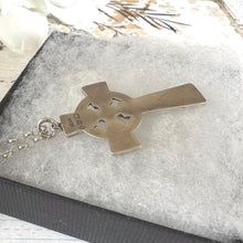 画像をギャラリービューアに読み込む, Antique Victorian Sterling Silver, 9ct Gold Cross Pendant Necklace, T&Co 1884. Large Aesthetic Engraved Silver Celtic Cross On Belcher Chain