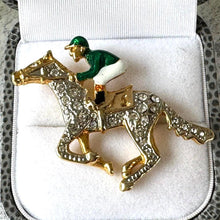 画像をギャラリービューアに読み込む, Vintage Race Horse and Jockey 18ct Gold Plated Austrian Crystal & Enamel Brooch/Lapel Pin. British 1980's Cabouchon Brand Costume Jewellery