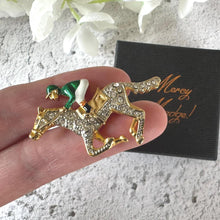 画像をギャラリービューアに読み込む, Vintage Race Horse and Jockey 18ct Gold Plated Austrian Crystal & Enamel Brooch/Lapel Pin. British 1980's Cabouchon Brand Costume Jewellery