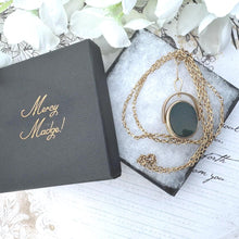Charger l'image dans la galerie, Scottish 9ct Gold & Bloodstone Victorian Locket Fob