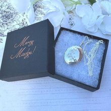 Carica l'immagine nel visualizzatore di Gallery, Vintage 1970s Engraved Forget-Me-Not Sterling Silver Locket Pendant Necklace. Art Nouveau Style Oval Photo Locket & Chain