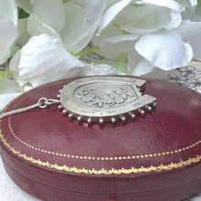 Lade das Bild in den Galerie-Viewer, Antique Victorian Sterling Silver Horseshoe Pendant Necklace. Aesthetic Engraved Forget-Me-Not Lucky Horseshoe Pendant & Classic Curb Chain