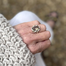 Carica l'immagine nel visualizzatore di Gallery, Vintage Sterling Silver Smoky Quartz Solitaire Cocktail Ring, Dated 1977. Bold 3.50ct Cairngorm Topaz Gemstone Statement Ring, Size L/5.75