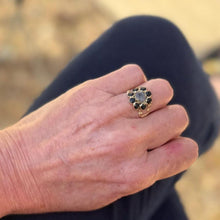 Lade das Bild in den Galerie-Viewer, Antique Georgian 18ct Gold Locket Mourning Ring