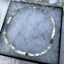 Carica l'immagine nel visualizzatore di Gallery, Vintage Italian Sterling Silver Hug & Kisses Articulated Link Necklace. Tank Track/Book Chain Style Necklace. 17"/43cm Layering Necklace