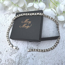 Carica l'immagine nel visualizzatore di Gallery, Vintage Italian Sterling Silver Hug & Kisses Articulated Link Necklace. Tank Track/Book Chain Style Necklace. 17"/43cm Layering Necklace