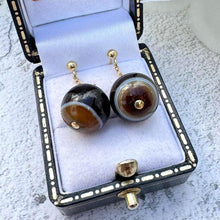 画像をギャラリービューアに読み込む, Antique Art Deco 9ct Gold Scottish Bulls Eye Agate Drop Earrings. Vintage 1920's Banded Natural Onyx Round Orb Earrings For Pierced Ears