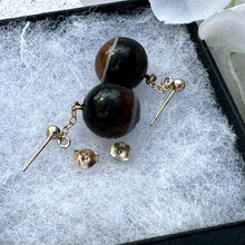 画像をギャラリービューアに読み込む, Antique Art Deco 9ct Gold Scottish Bulls Eye Agate Drop Earrings. Vintage 1920's Banded Natural Onyx Round Orb Earrings For Pierced Ears