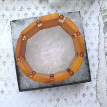 Carica l'immagine nel visualizzatore di Gallery, Vintage Natural Baltic Amber Panel Bracelet. Art Deco Style Butterscotch Amber Rectangular Panel Stretch Bracelet. Pure Amber Bracelet