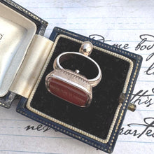 Charger l'image dans la galerie, Antique Georgian 9ct Gold-Cased Intaglio Seal Fob Pendant. Yellow Gold Carved Carnelian Wax Seal Pendant/Charm. "RW" Monogram Intaglio Fob