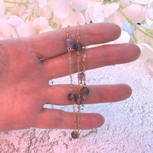 Carica l'immagine nel visualizzatore di Gallery, Antique Art Deco 14ct Rolled Gold Amethyst Station Necklace. Purple Gemstone Yellow Gold Chain Necklace. Amethyst Bead Tin Cup Necklace