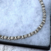 Carica l'immagine nel visualizzatore di Gallery, Vintage Italian Sterling Silver Hug & Kisses Articulated Link Necklace. Tank Track/Book Chain Style Necklace. 17"/43cm Layering Necklace