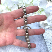 Carica l'immagine nel visualizzatore di Gallery, Vintage Italian Sterling Silver Hug & Kisses Articulated Link Necklace. Tank Track/Book Chain Style Necklace. 17"/43cm Layering Necklace
