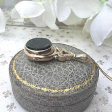Carica l'immagine nel visualizzatore di Gallery, Victorian 9ct Gold Bloodstone & White Chalcedony Shamrock Spinner Fob Pendant. Antique Yellow Gold 3-Ring Trefoil Spinning Pendant Necklace