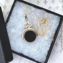 Carica l'immagine nel visualizzatore di Gallery, Victorian 9ct Gold Bloodstone & White Chalcedony Shamrock Spinner Fob Pendant. Antique Yellow Gold 3-Ring Trefoil Spinning Pendant Necklace