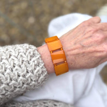 Carica l'immagine nel visualizzatore di Gallery, Vintage Natural Baltic Amber Panel Bracelet. Art Deco Style Butterscotch Amber Rectangular Panel Stretch Bracelet. Pure Amber Bracelet