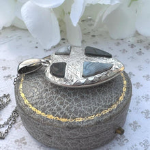 Lade das Bild in den Galerie-Viewer, Antique Victorian Large Scottish Agate Silver Heart Pendant. Banded Agate & Bloodstone Puffy Love Heart Pendant. Scottish Pebble Jewellery