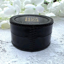 Carica l'immagine nel visualizzatore di Gallery, Vintage English Leather Gents Stud Jewellery Box. Drum Shaped Black & Gold Stud, Link, Clip Box. Collection/ Display/Travel/Storage/Gift Box