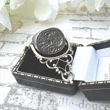 Charger l'image dans la galerie, Rare Georgian Silver Triple Intaglio Seal Spinner Fob, Baron Löwen c1730