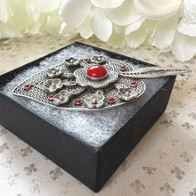 画像をギャラリービューアに読み込む, Vintage Art Deco Italian Coral & Silver Cannetille Witches Heart Brooch. Large 1930's Natural Red Coral 800 Silver Figural Brooch/Pendant