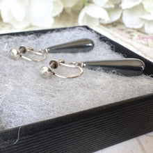 Cargar imagen en el visor de la galería, Antique Art Deco Sterling Silver Black Spinel Pendeloque Earrings